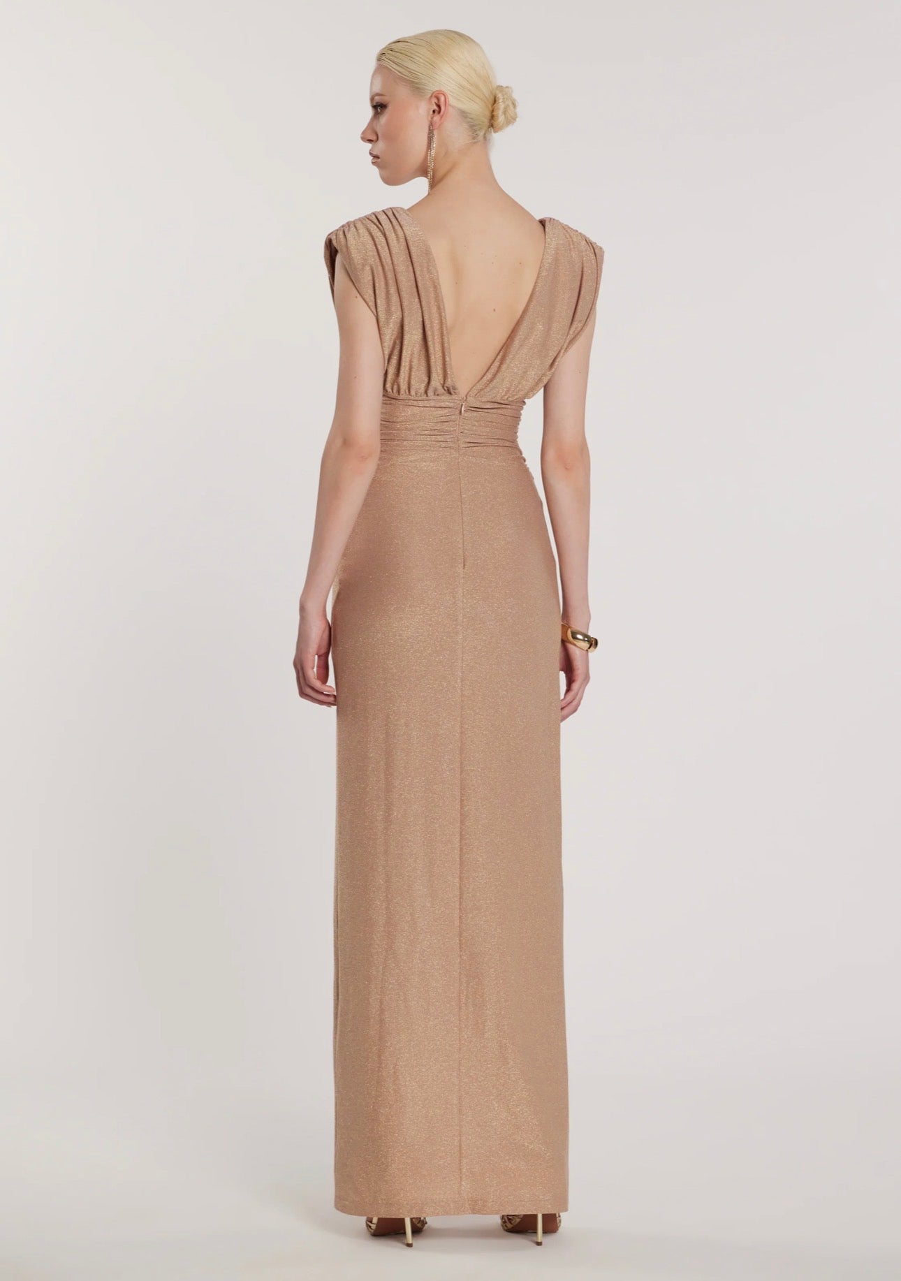 Abito lungo con scollo a V