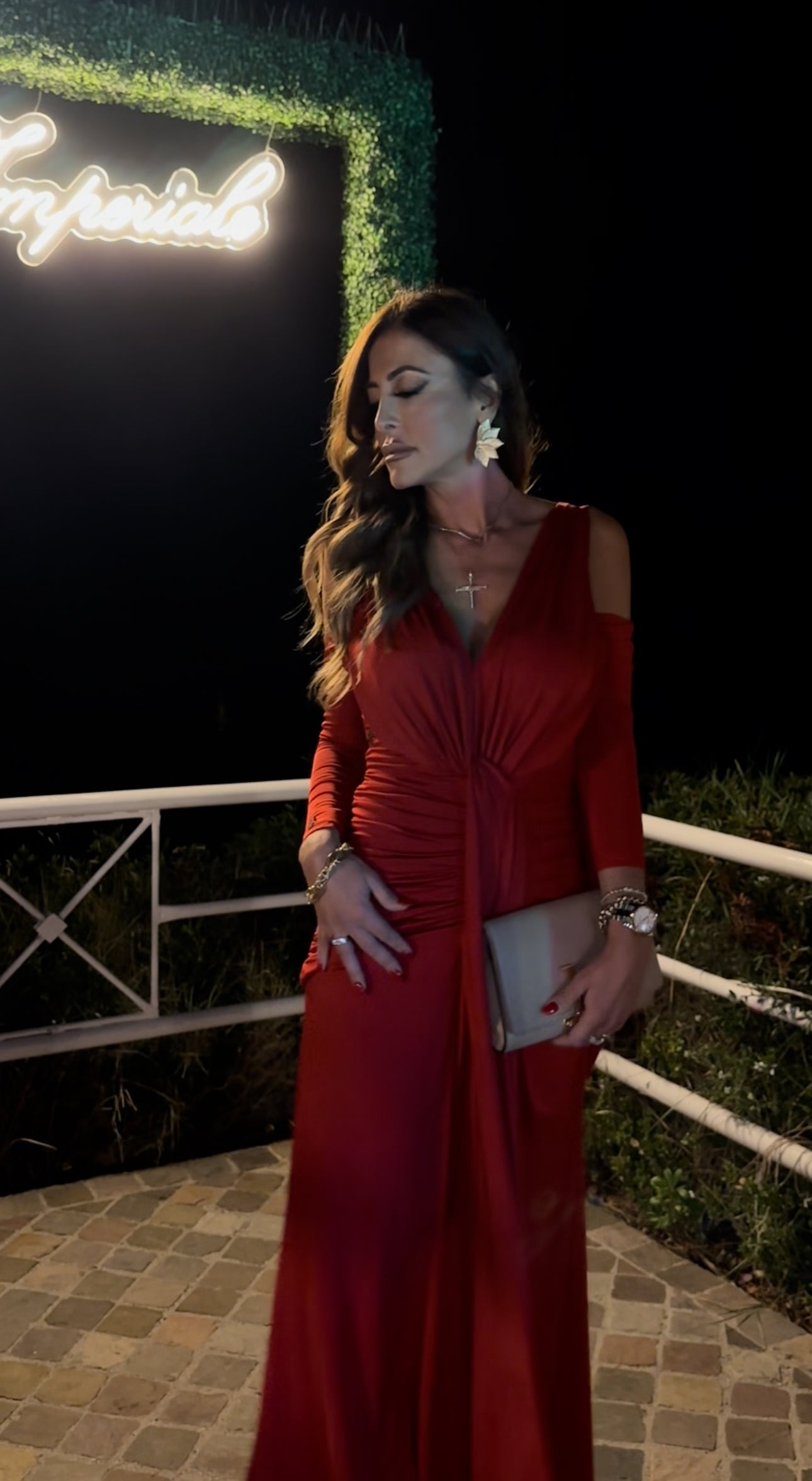 Abito rosso con nodo
