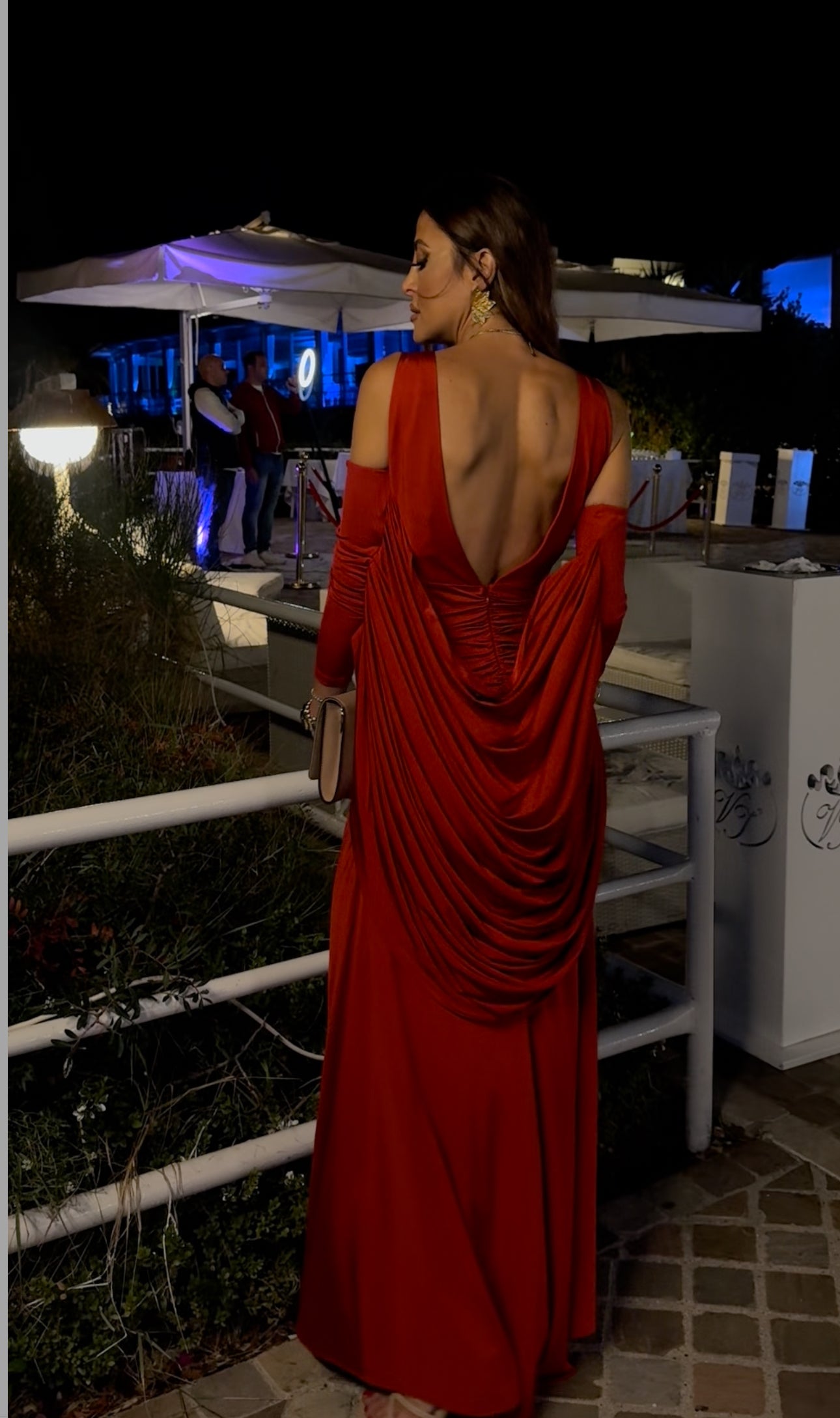 Abito rosso con nodo