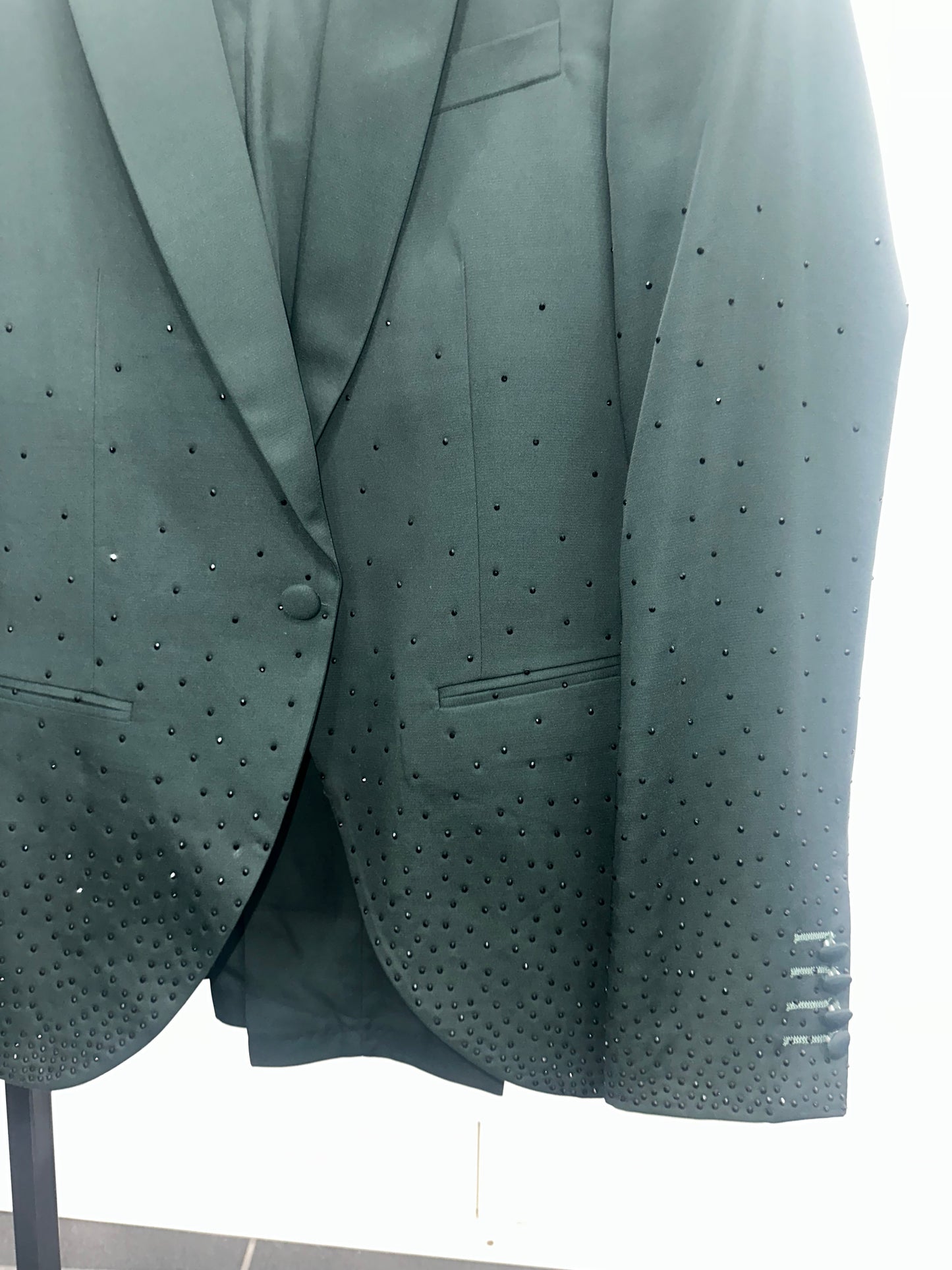 Abito uomo con strass