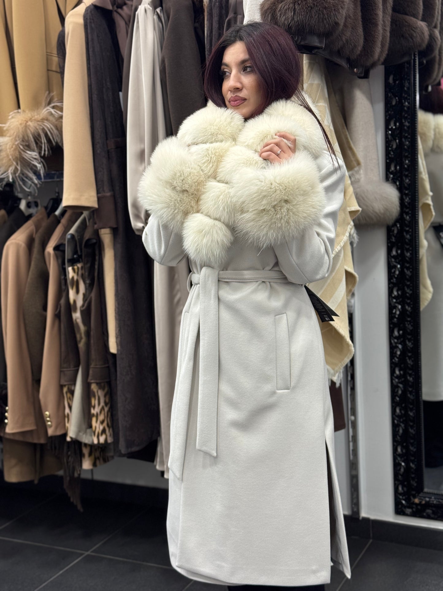 Cappotto con collo di vera volpe