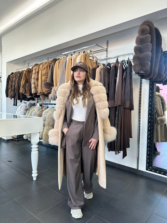 Cappotto con collo di vera volpe
