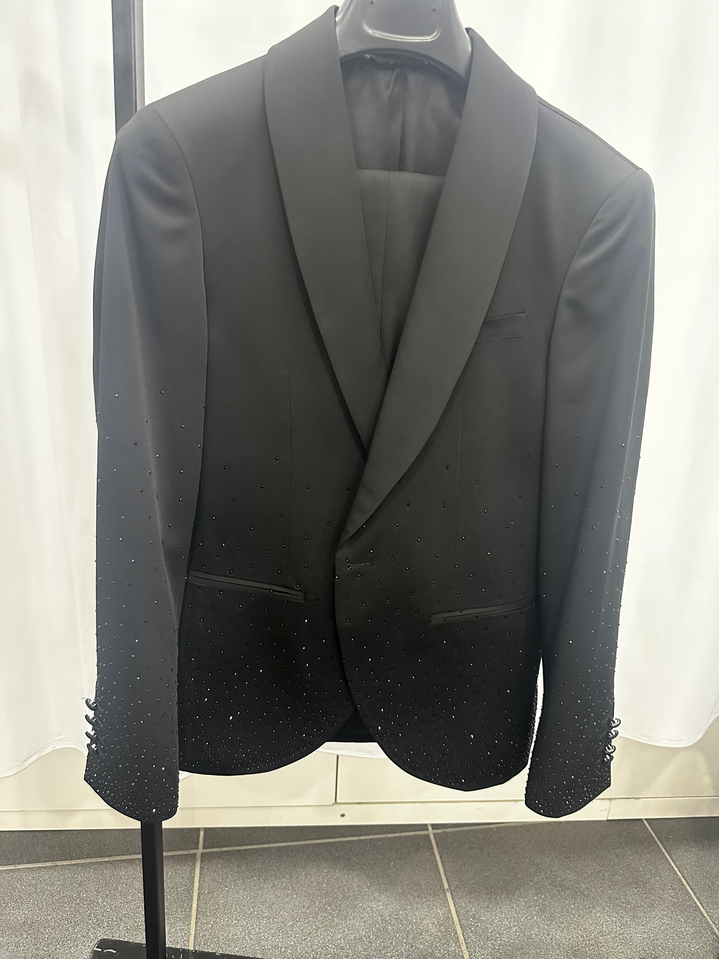 Abito uomo con strass