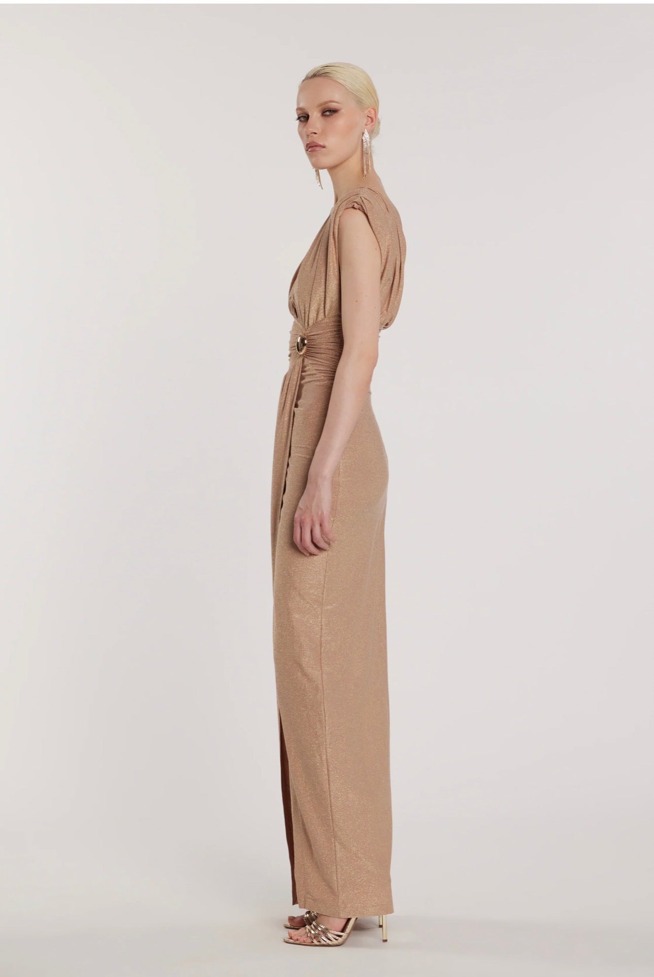 Abito lungo con scollo a V