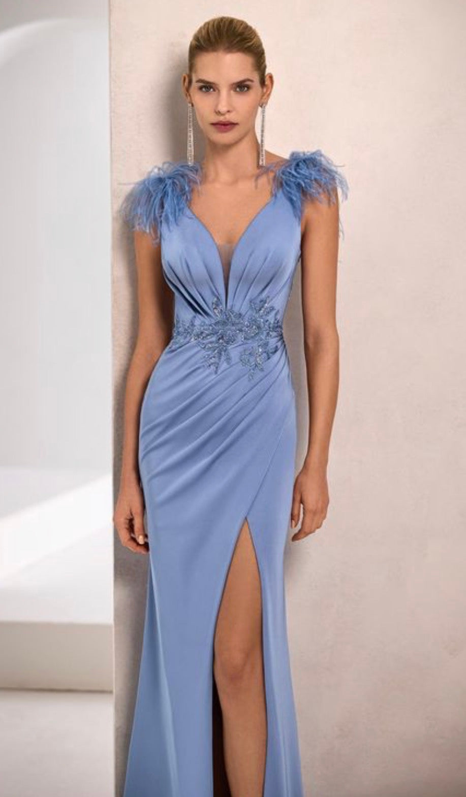 Abito con piume