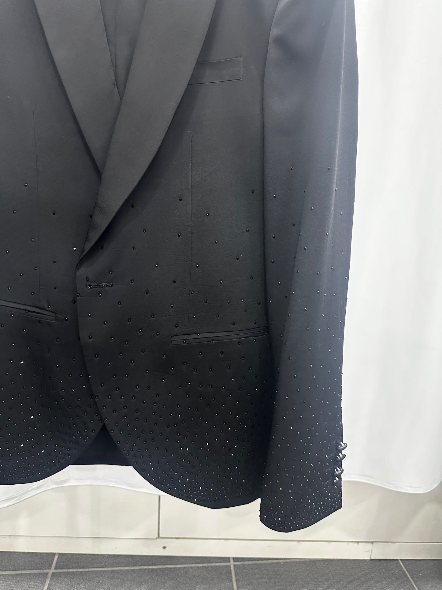 Abito uomo con strass