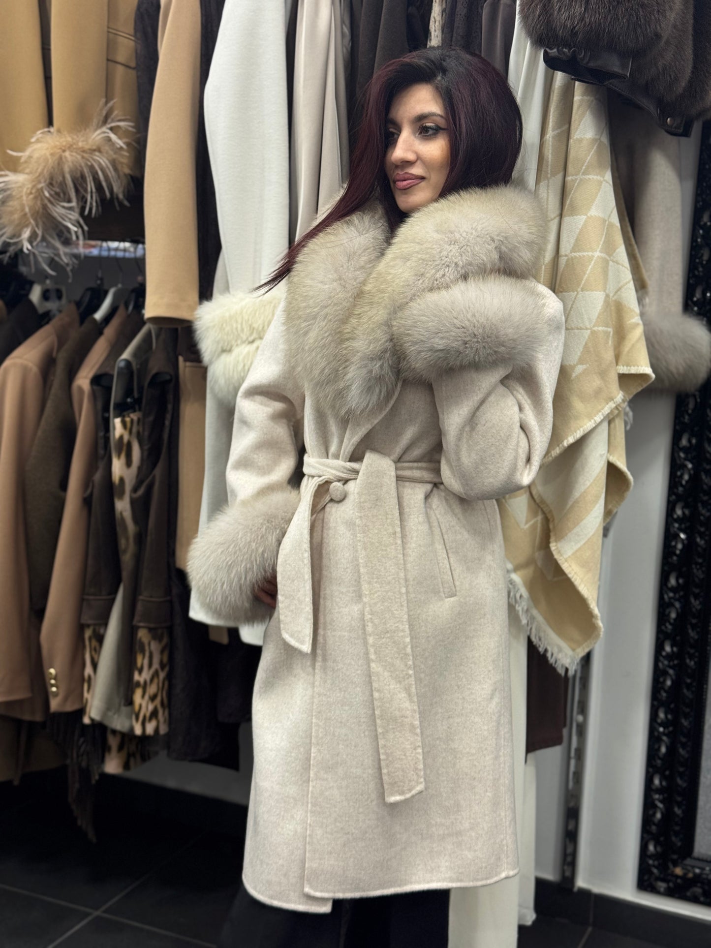 Cappotto con collo di vera volpe