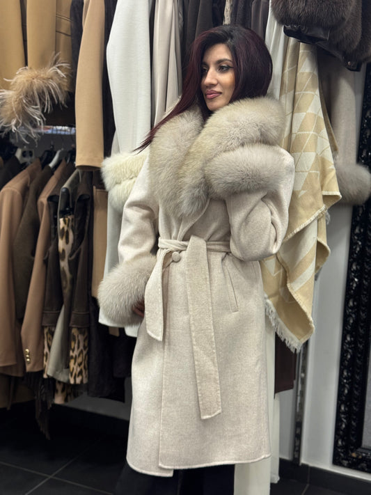 Cappotto con collo di vera volpe