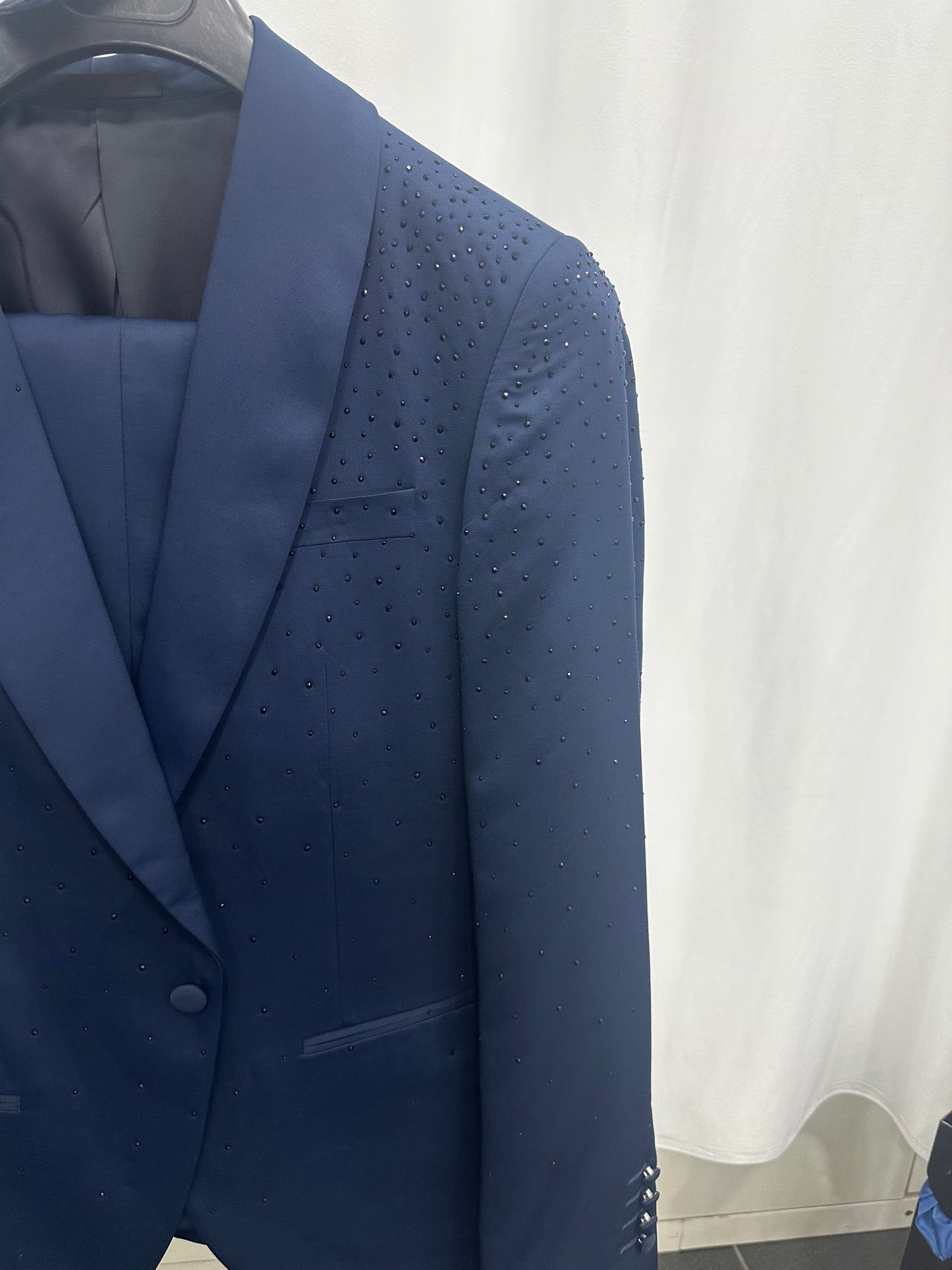 Abito uomo con strass